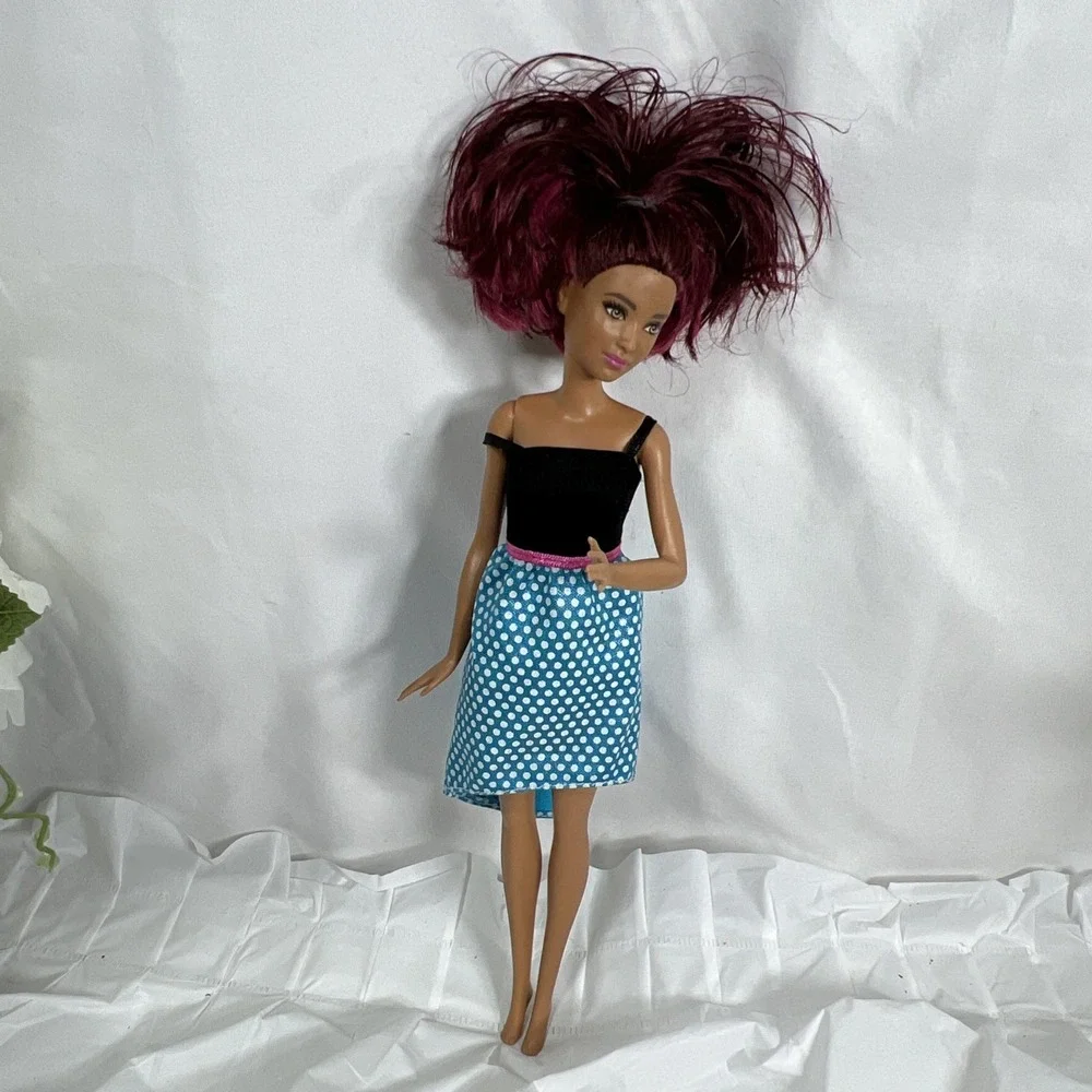 2015 Barbie Doll Fashionista Red‎ pink hair Red